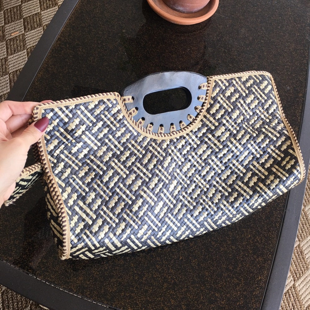 Woven clutch
